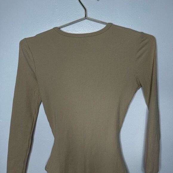 Superdown Revolve Dana Wrap Mini Dress in Nude Beige Size XS NWT Classic Clean - Picture 9 of 14